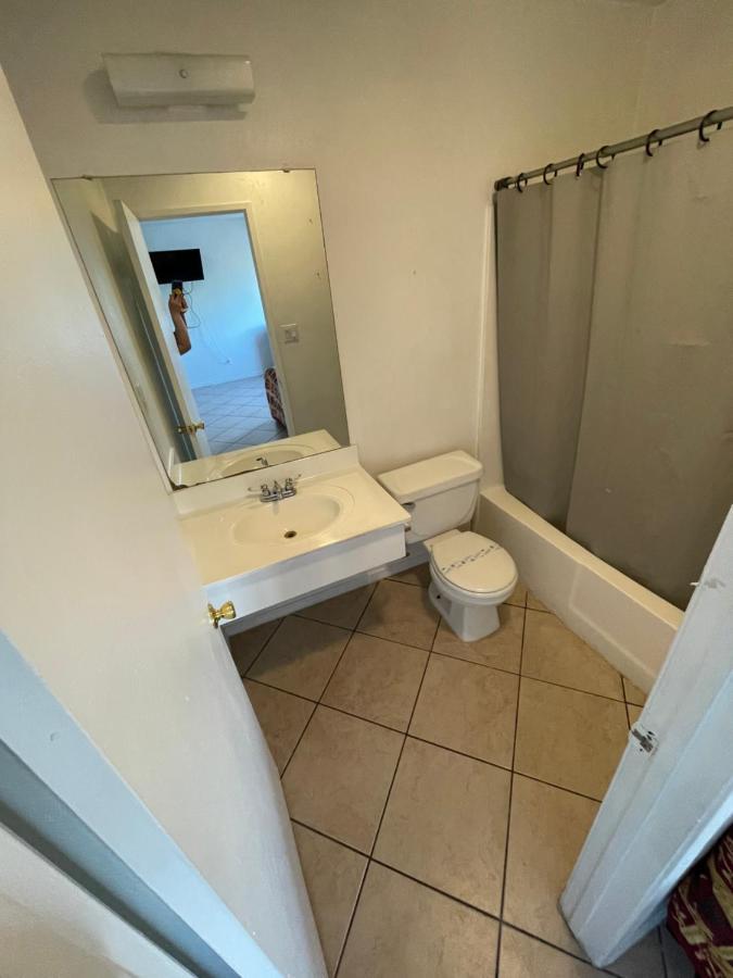 Crown Inn & Suites Spring Valley  Eksteriør bilde