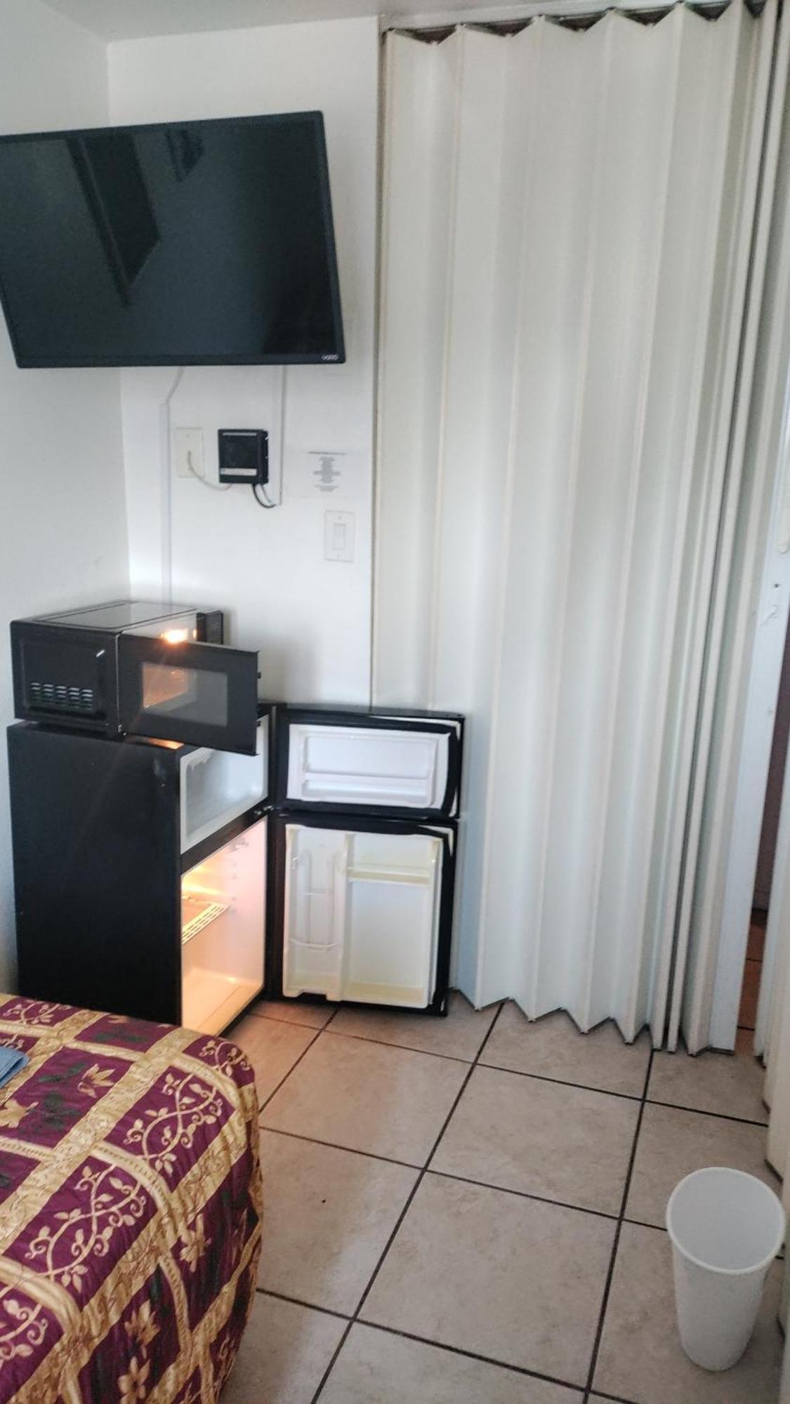 Crown Inn & Suites Spring Valley  Eksteriør bilde